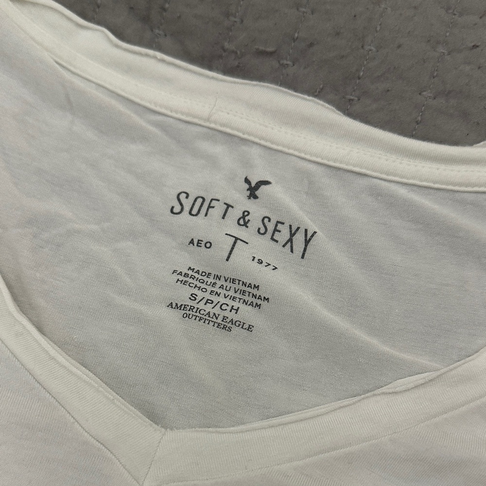 American Eagle Outfitters White Short Sleeve Tee - Picture 2 of 3